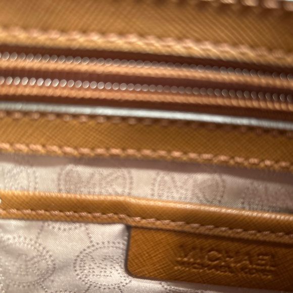 Michael Kors Jet Set Signature Tote - Picture 3 of 4